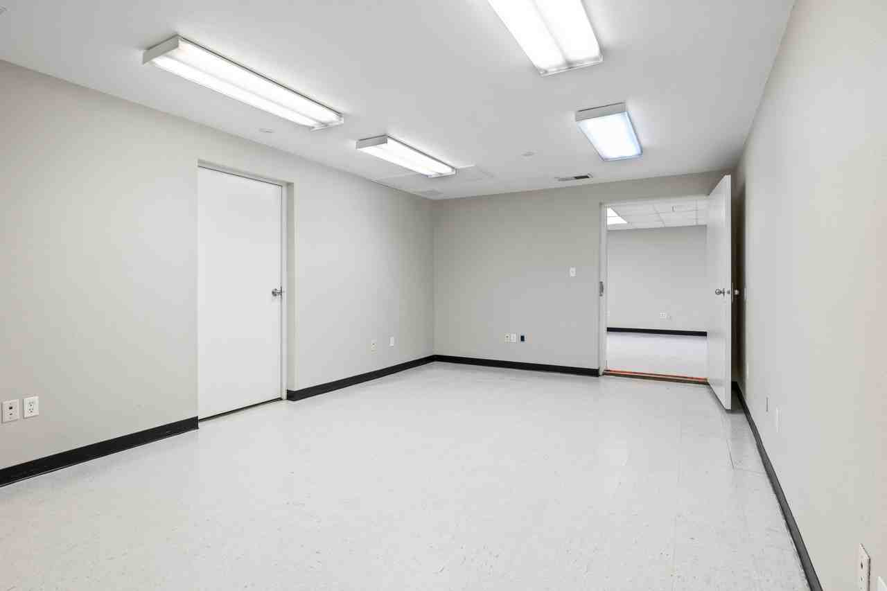 1432 West 16th Street #1 - Photo 5 of 10