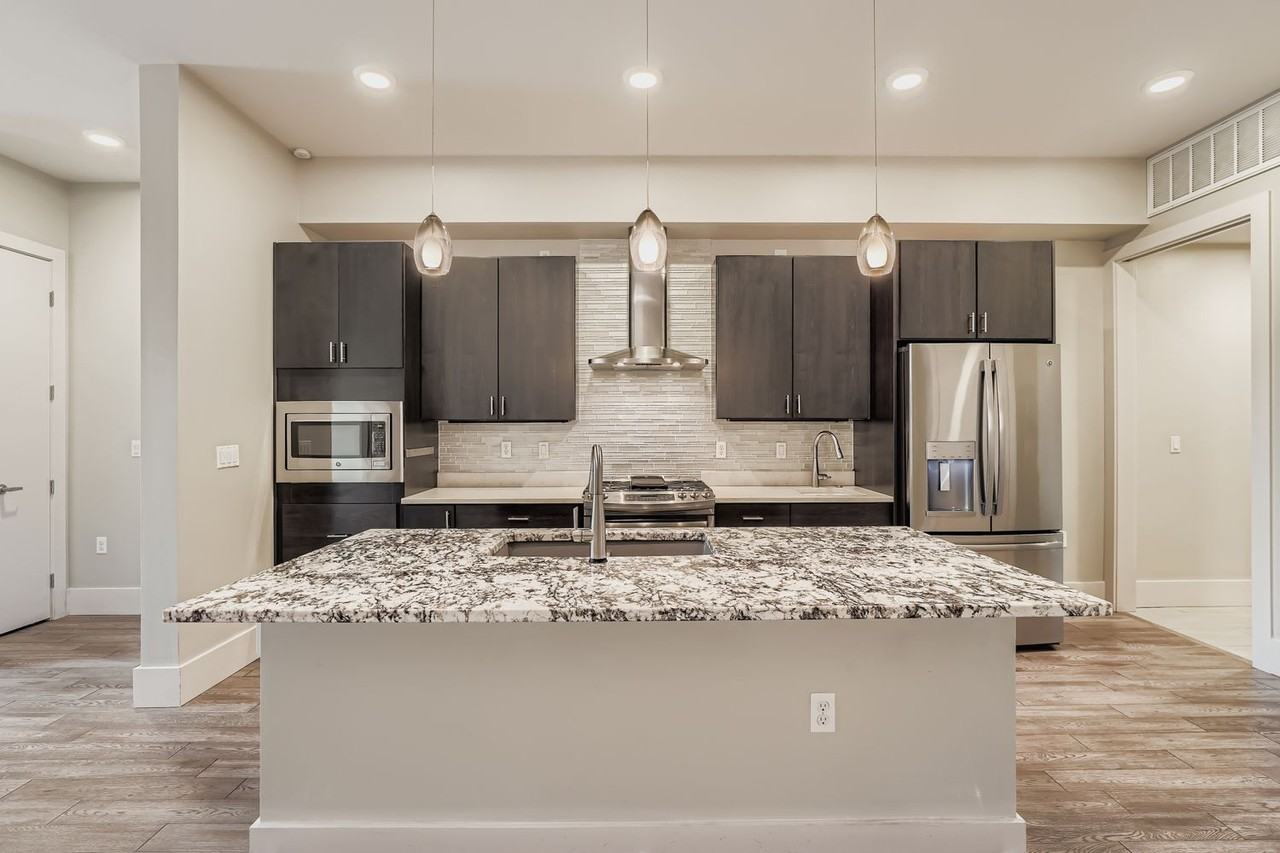 701 12th St - Photo 3 of 16