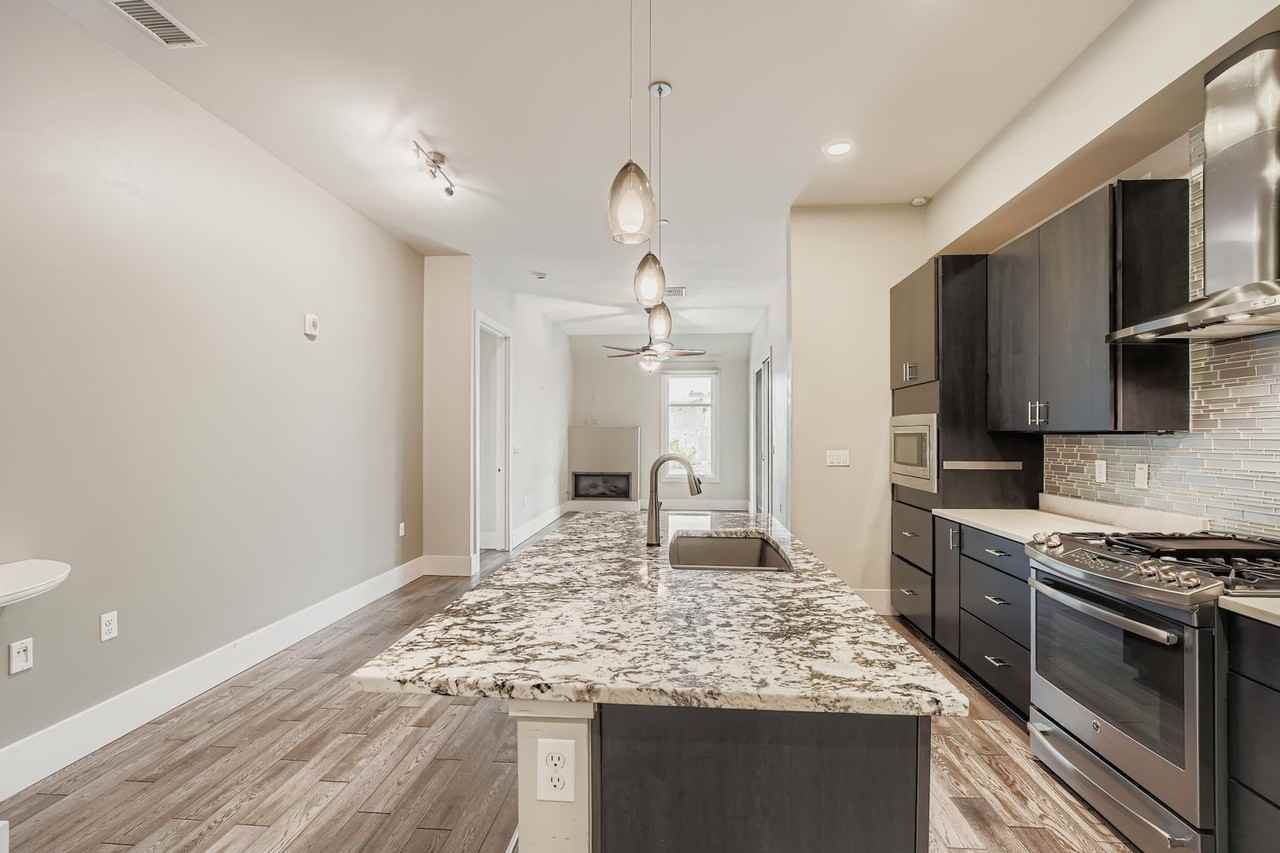 701 12th St - Photo 4 of 16