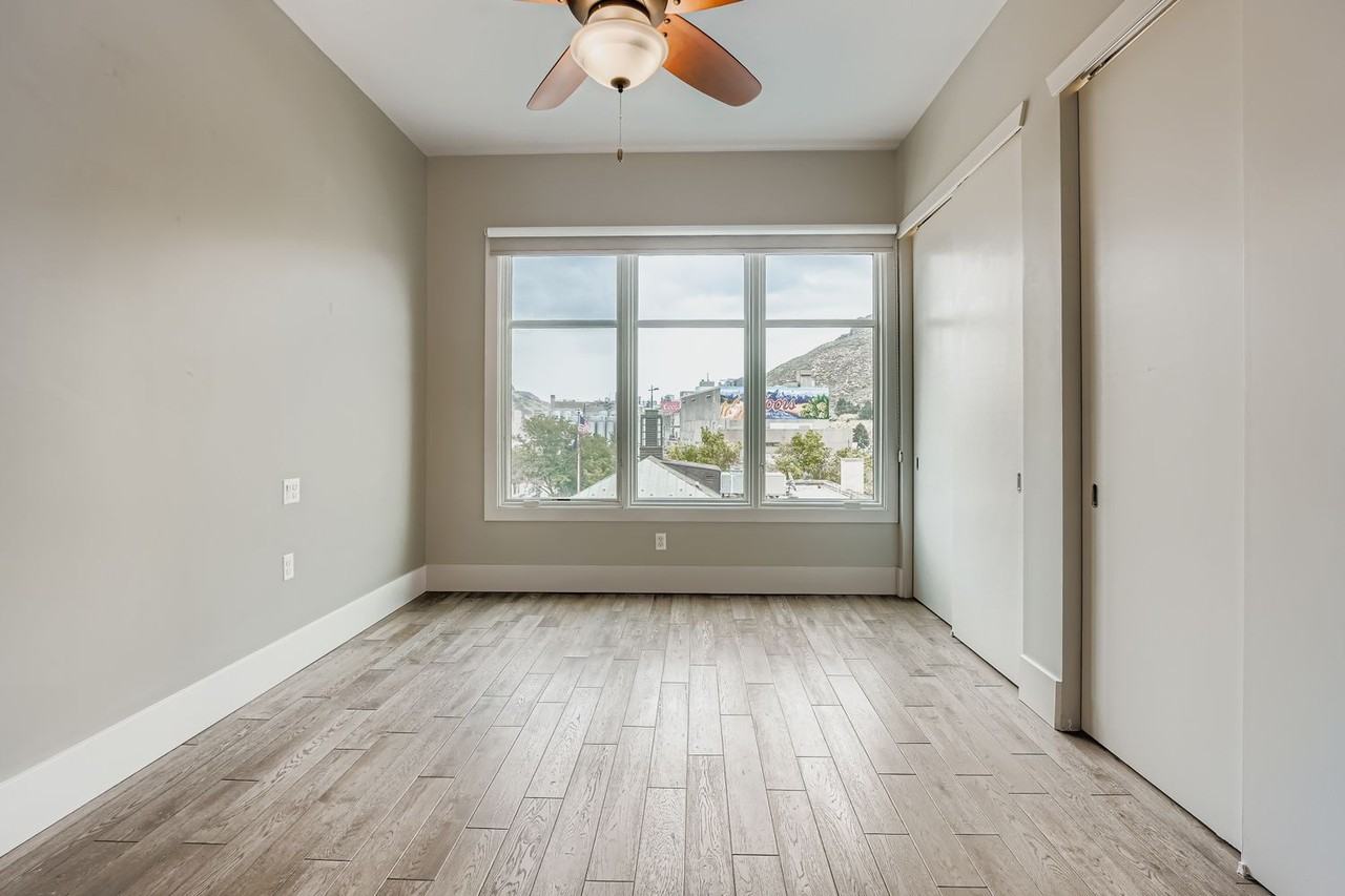 701 12th St - Photo 5 of 16
