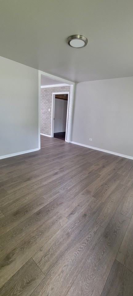 22230 Latonia Ln - Photo 2 of 11