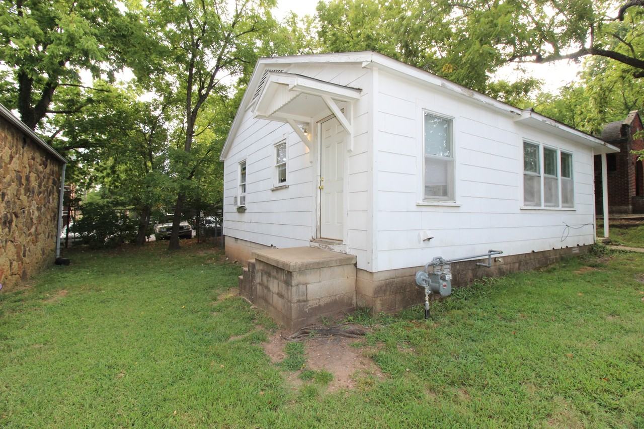 613 W Reagan St #1 - Photo 3 of 24