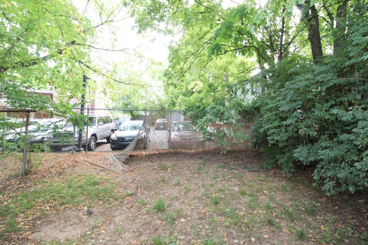 613 W Reagan St #1 - Photo 5 of 24