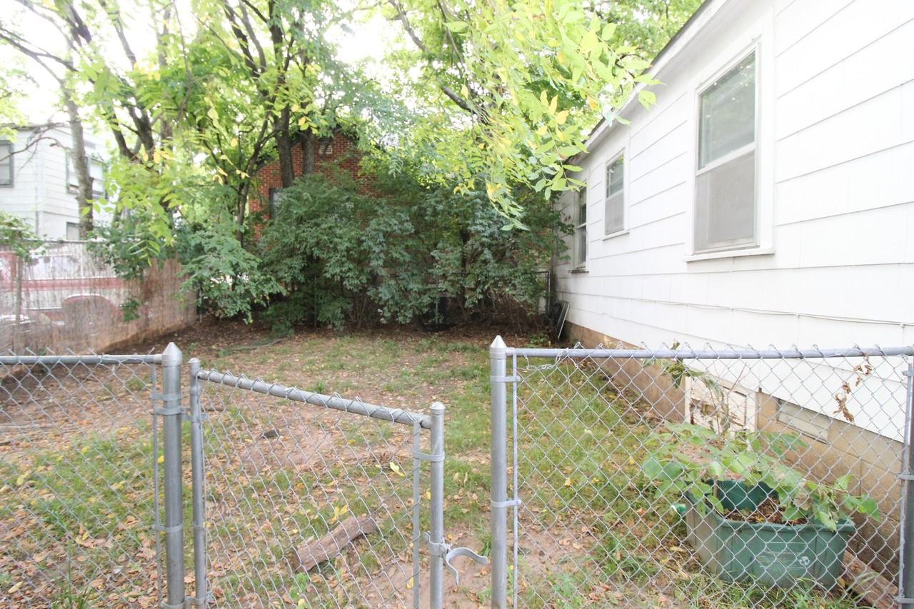 613 W Reagan St #1 - Photo 7 of 24