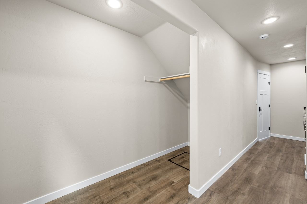 7857 Houston Loop #1 - Photo 6 of 8