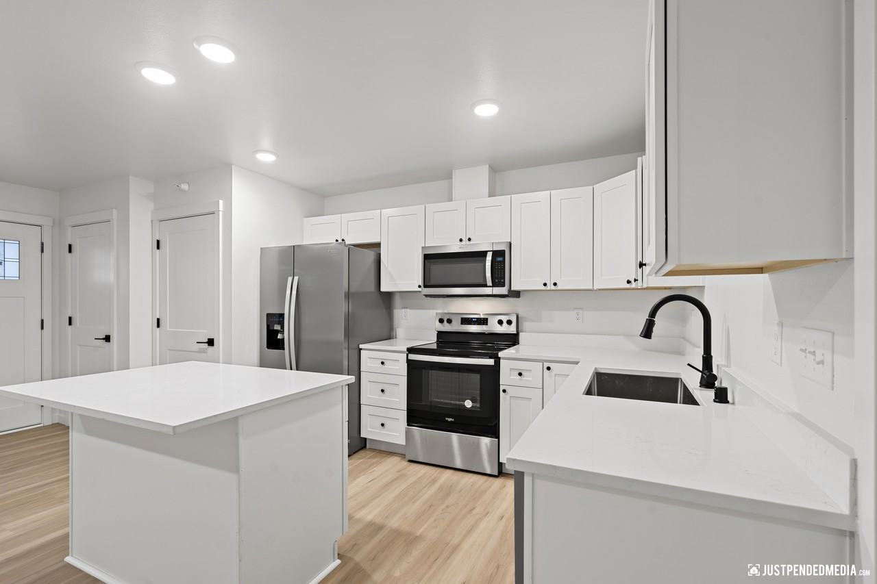 12348 Lake St #12348B4 - Photo 5 of 18