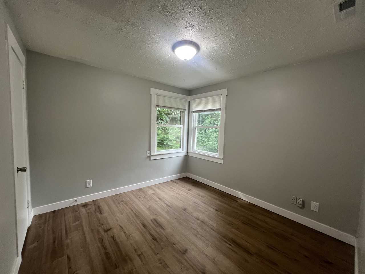 5943 Raytown Rd #F - Photo 5 of 6