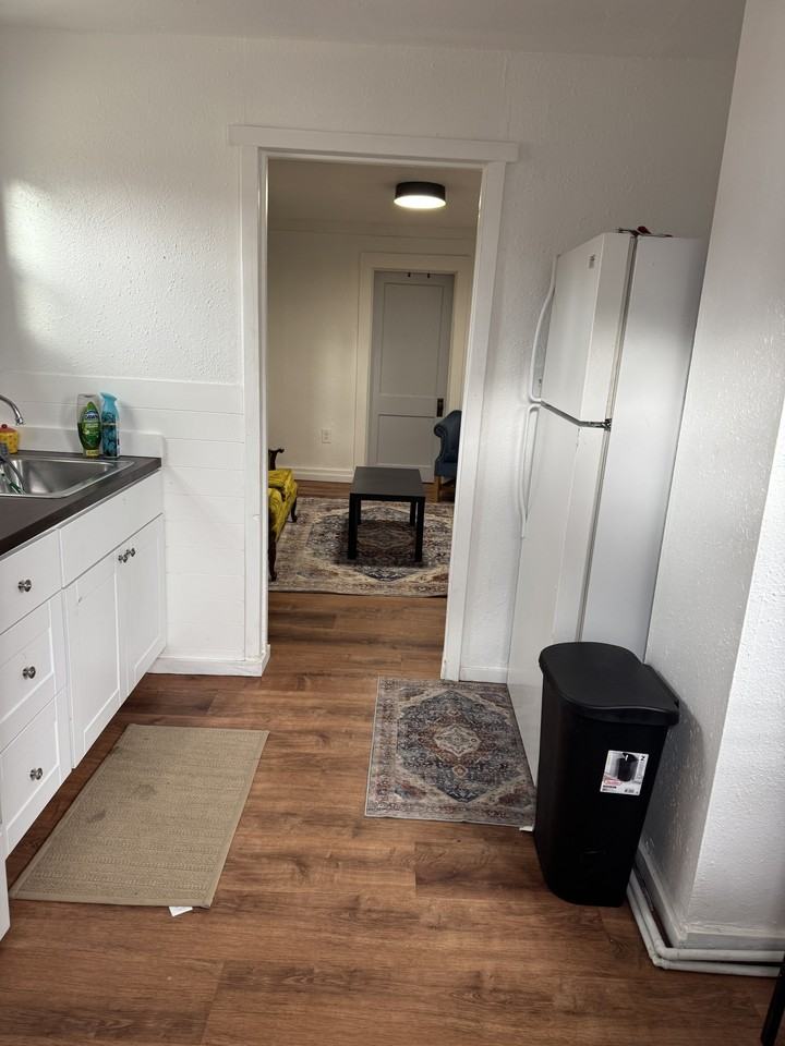 1015 Pine Ave #1 - Photo 6 of 16