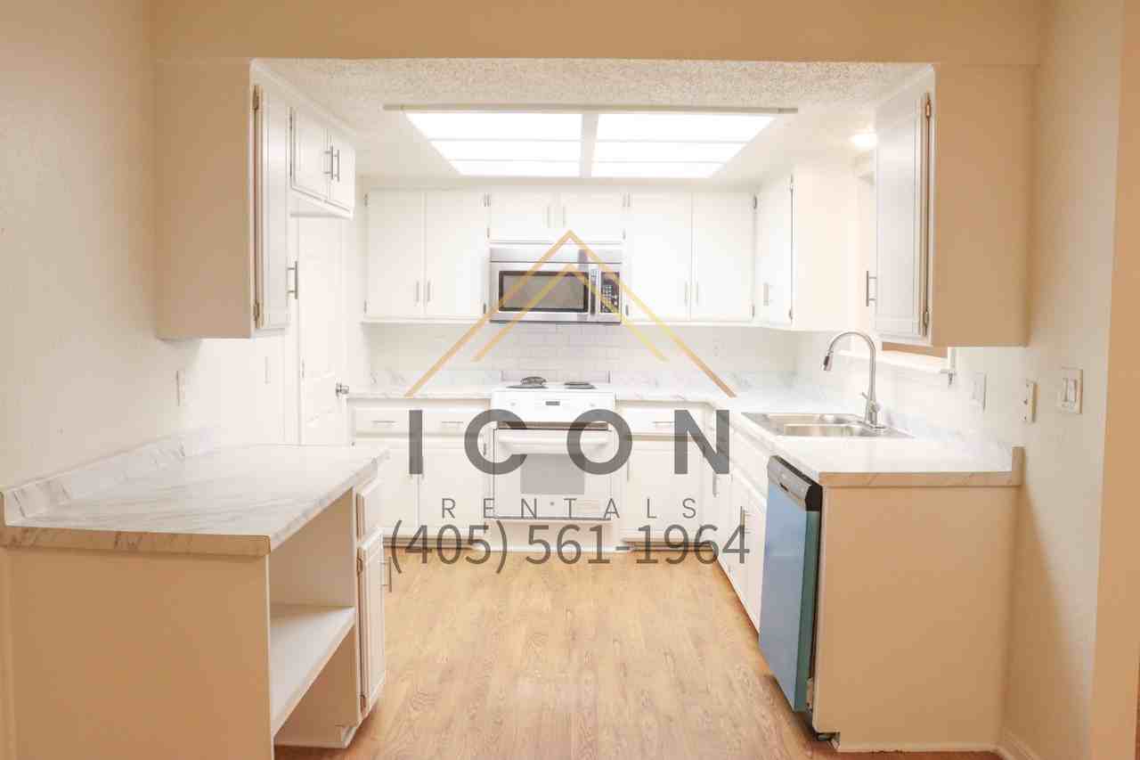 744 Royal Ln #1 - Photo 5 of 22