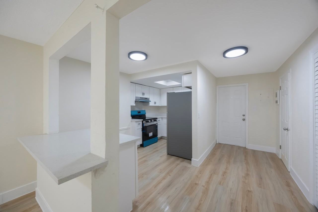 2753 53rd Avenue North #C - Photo 3 of 10