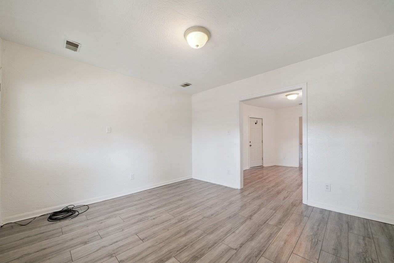 545 6th St #3 - Photo 6 of 11