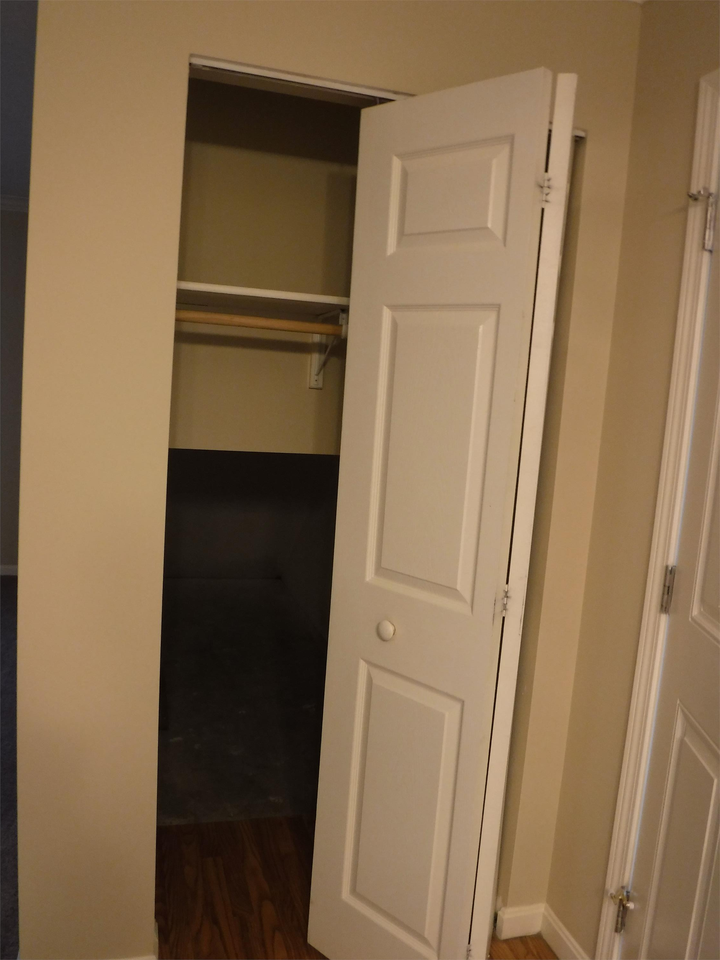 126 W Lakepoint Dr #126-1 - Photo 3 of 15