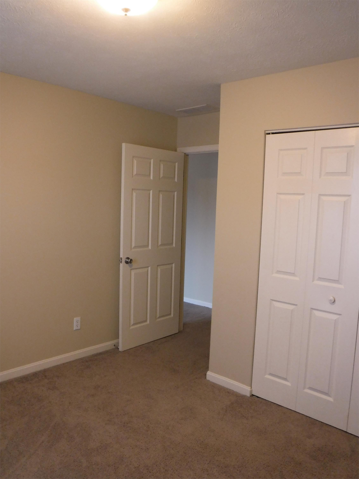 126 W Lakepoint Dr #126-1 - Photo 4 of 15