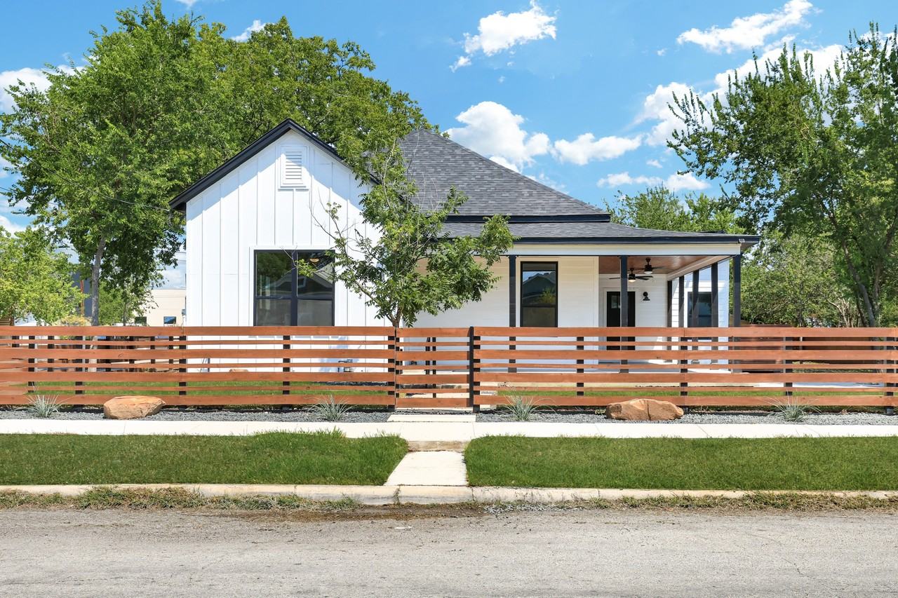 2425 Monterey St #1 - Photo 2 of 35