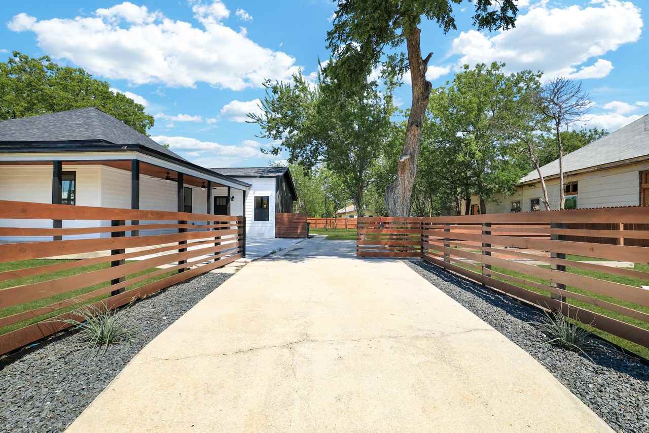 2425 Monterey St #1 - Photo 3 of 35