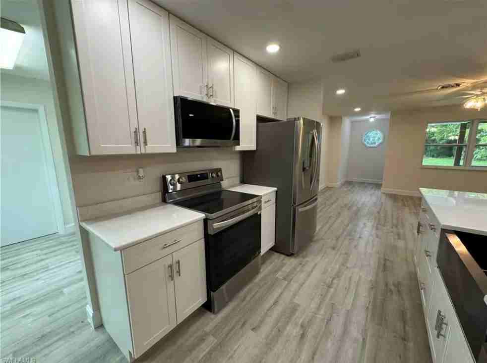 221 18th Avenue Northwest #1 - Photo 4 of 22