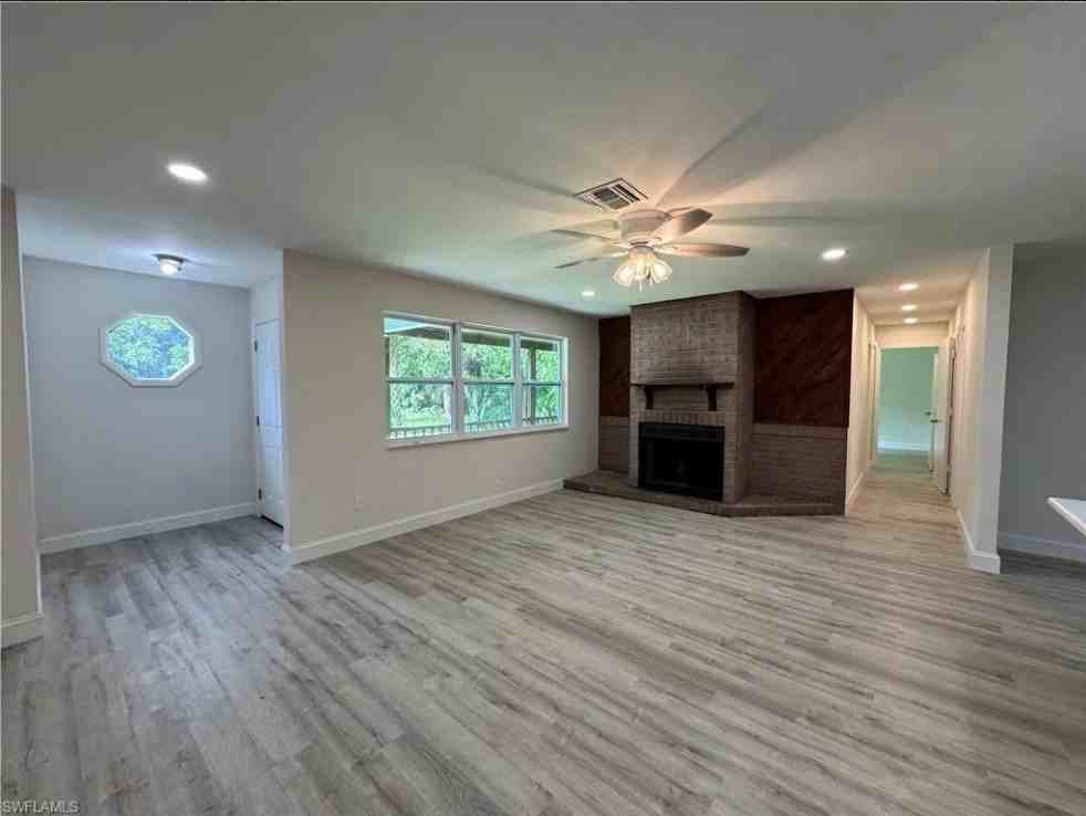 221 18th Avenue Northwest #1 - Photo 6 of 22