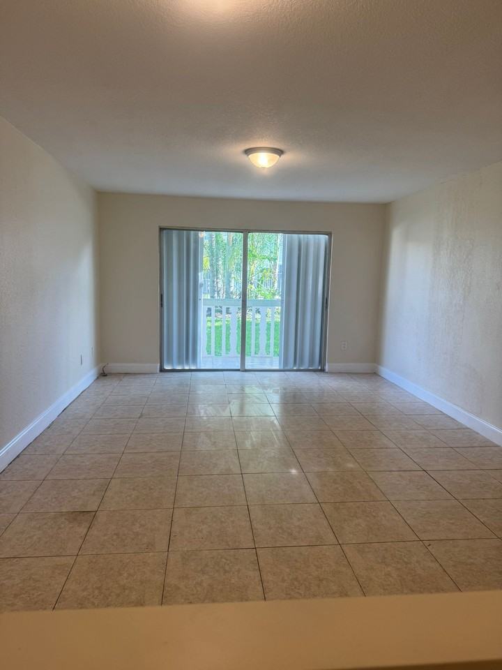 15205 15205 NE 6 AveApt D105 #D105 - Photo 3 of 13