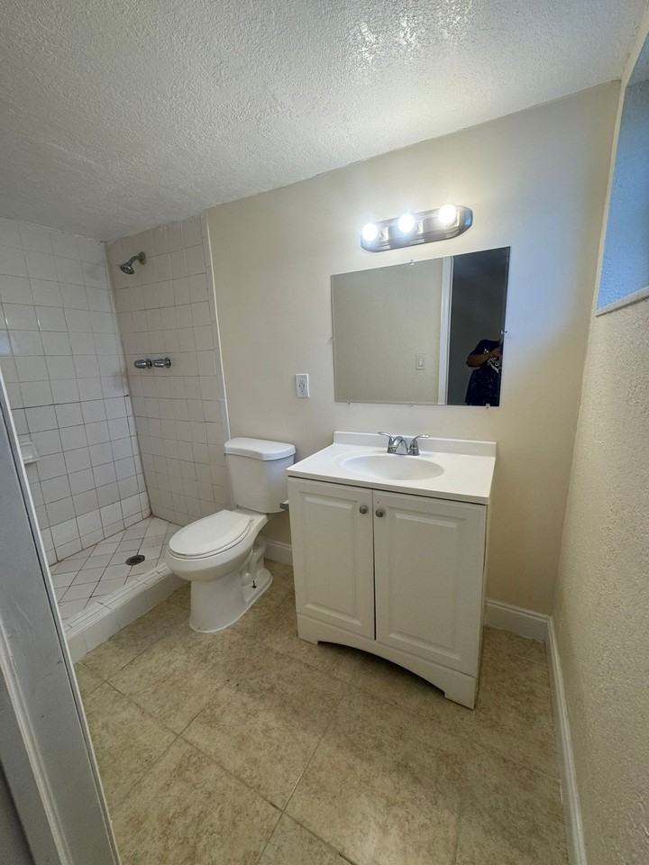 15205 15205 NE 6 AveApt D105 #D105 - Photo 6 of 13