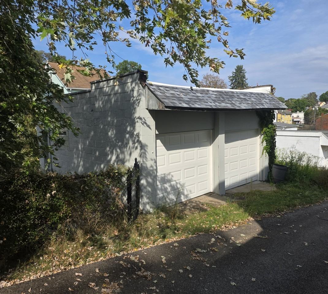 5623 Cox Avenue - Photo 6 of 10