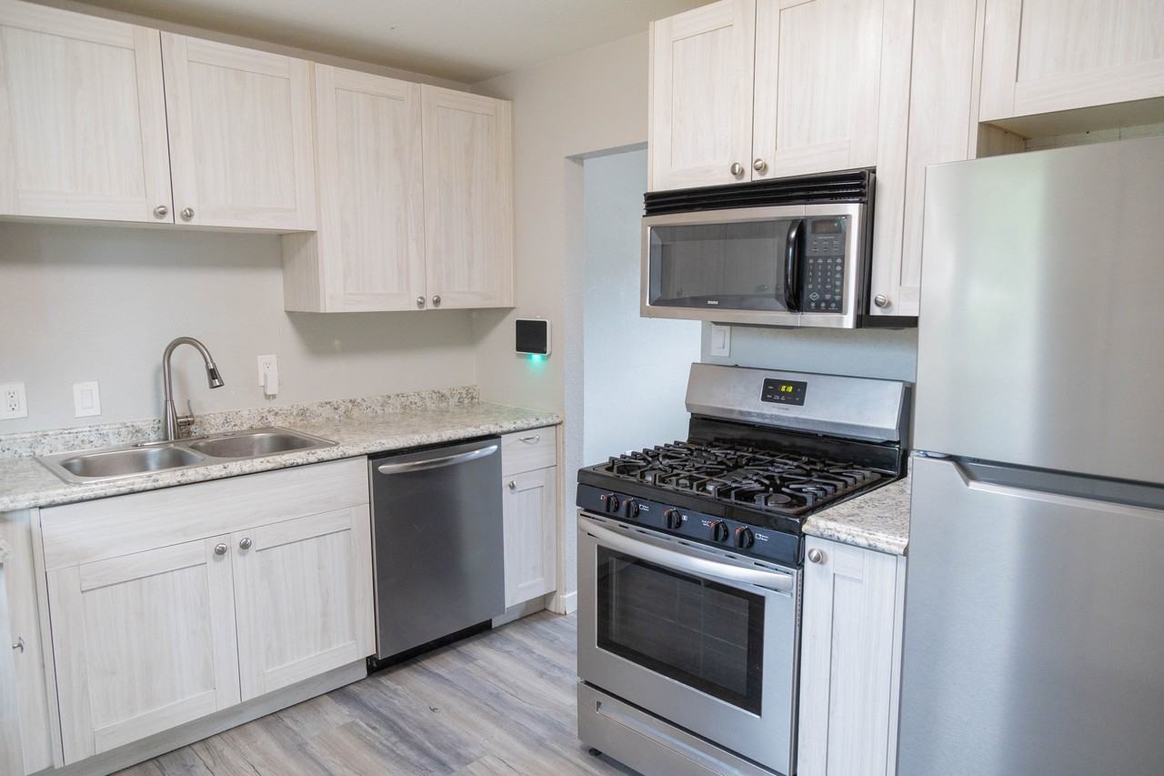 518 Huron Road #1 - Photo 4 of 13