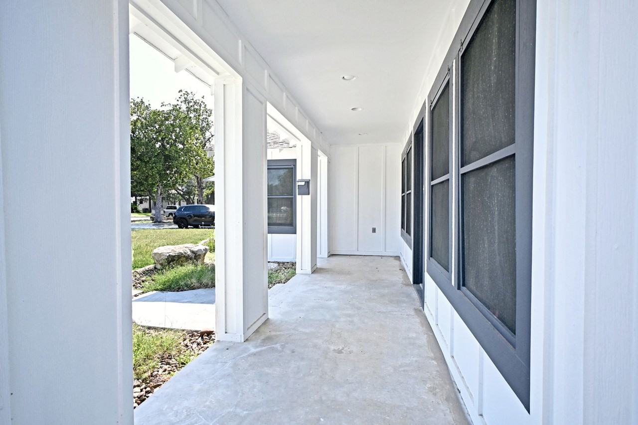 456 Magazine Avenue #1 - Photo 4 of 50