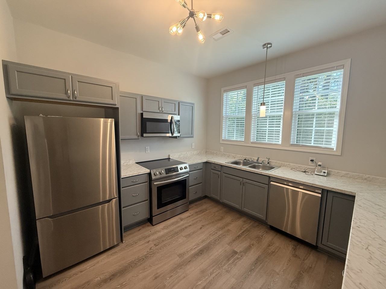 3092 Main St - Photo 3 of 25