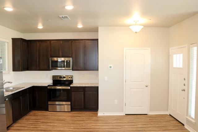 724 Westfield Blvd #724 - Photo 3 of 18