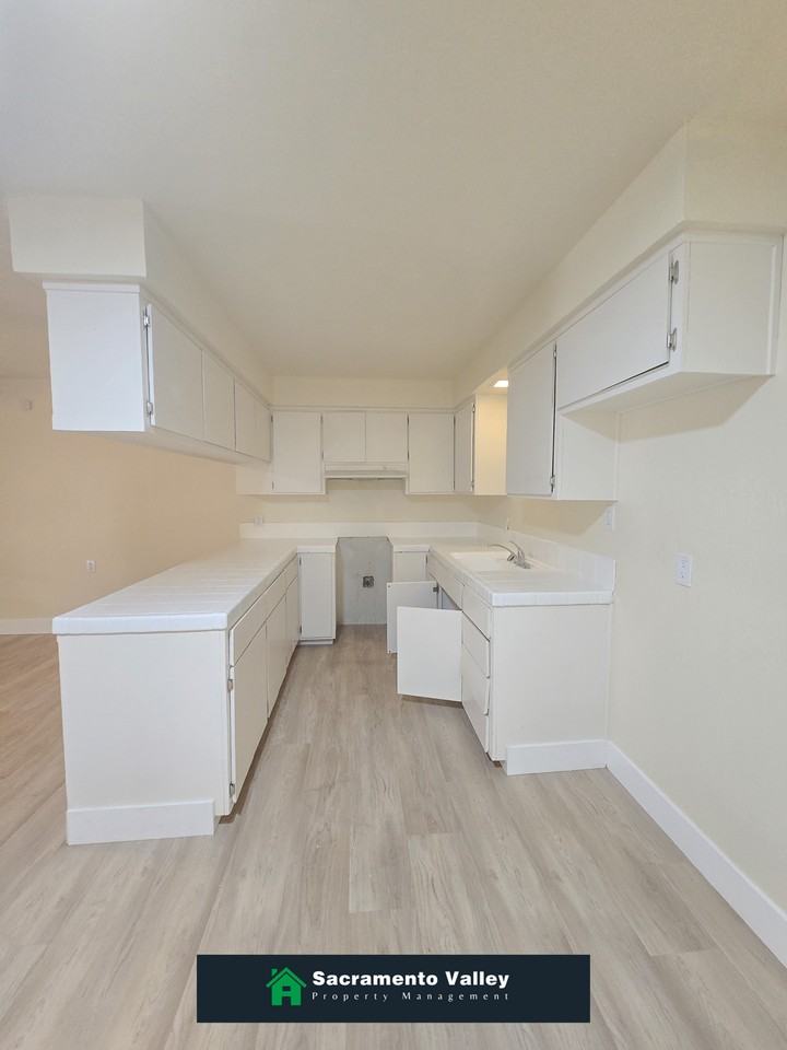 4261 Sweetwater Avenue #3 - Photo 3 of 5