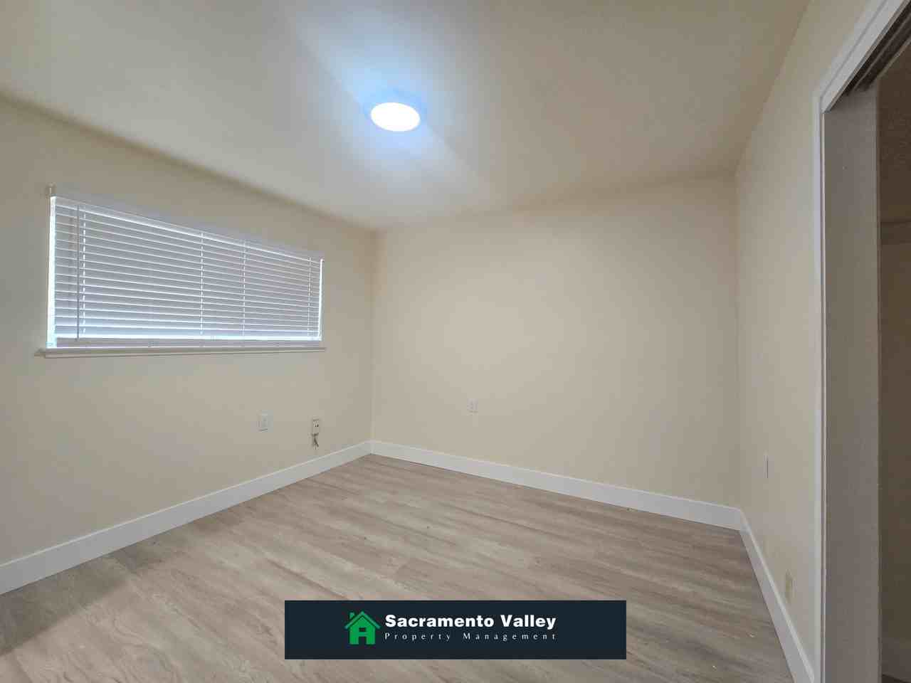 4261 Sweetwater Avenue #3 - Photo 4 of 5