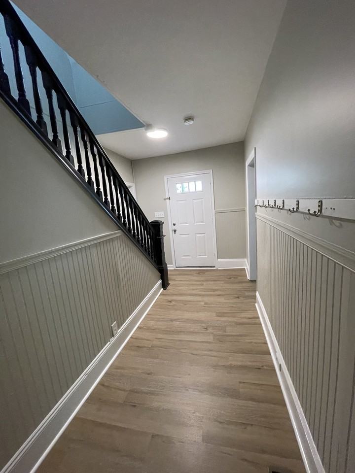 204 E Chestnut St #1 - Photo 3 of 15