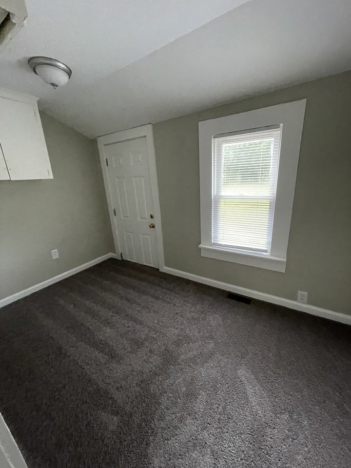 204 E Chestnut St #1 - Photo 5 of 15