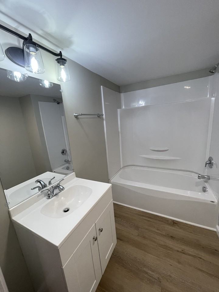 204 E Chestnut St #1 - Photo 6 of 15