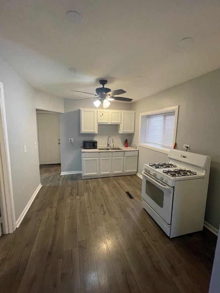 2637 W Luther St #1F - Photo 2 of 14