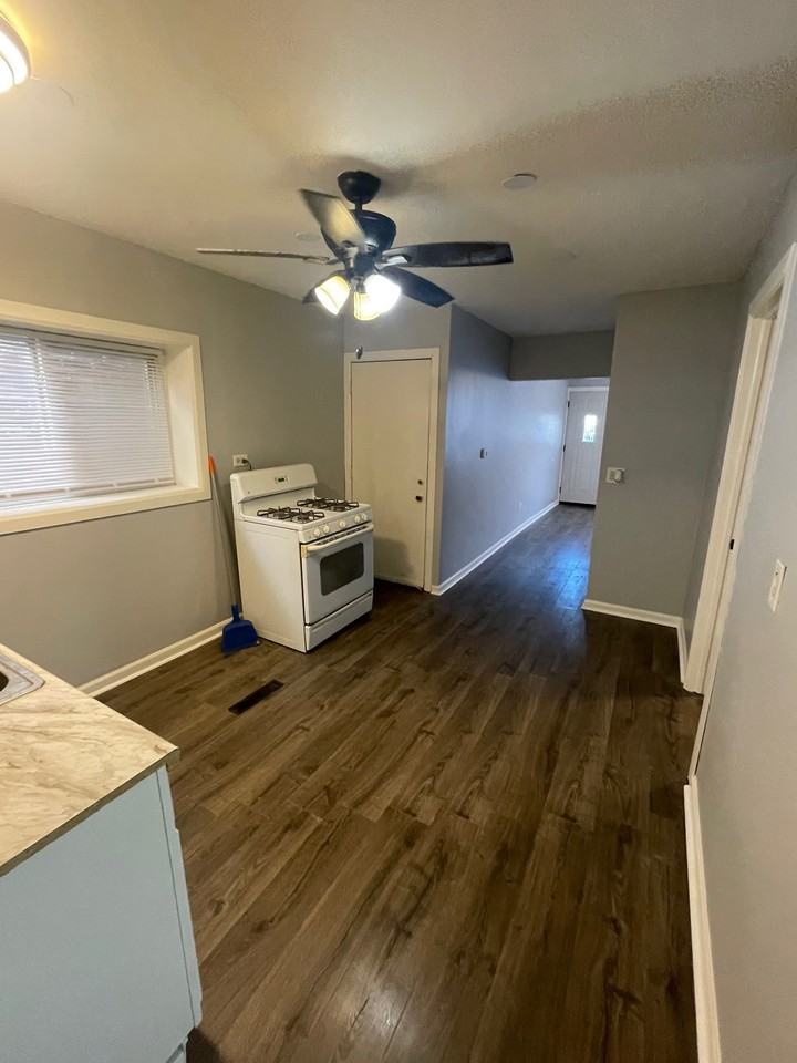 2637 W Luther St #1F - Photo 3 of 14