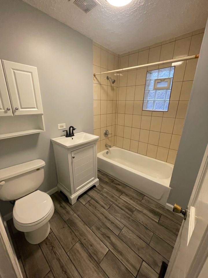 2637 W Luther St #1F - Photo 4 of 14