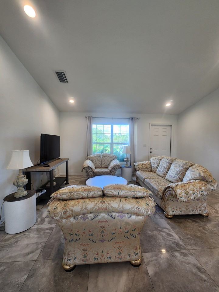 4270 64th Ave Ne #1 - Photo 3 of 17