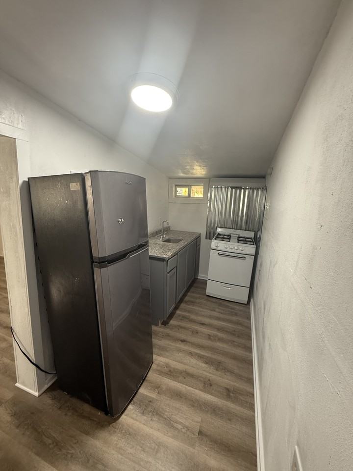 110 Morrow #C - Photo 3 of 4