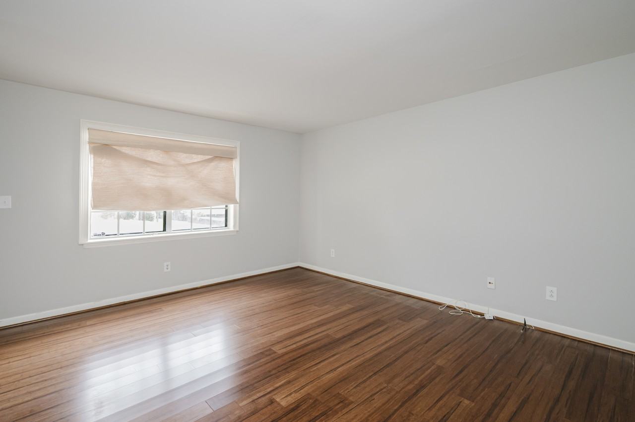 Southbury Circle #1 - Photo 5 of 33