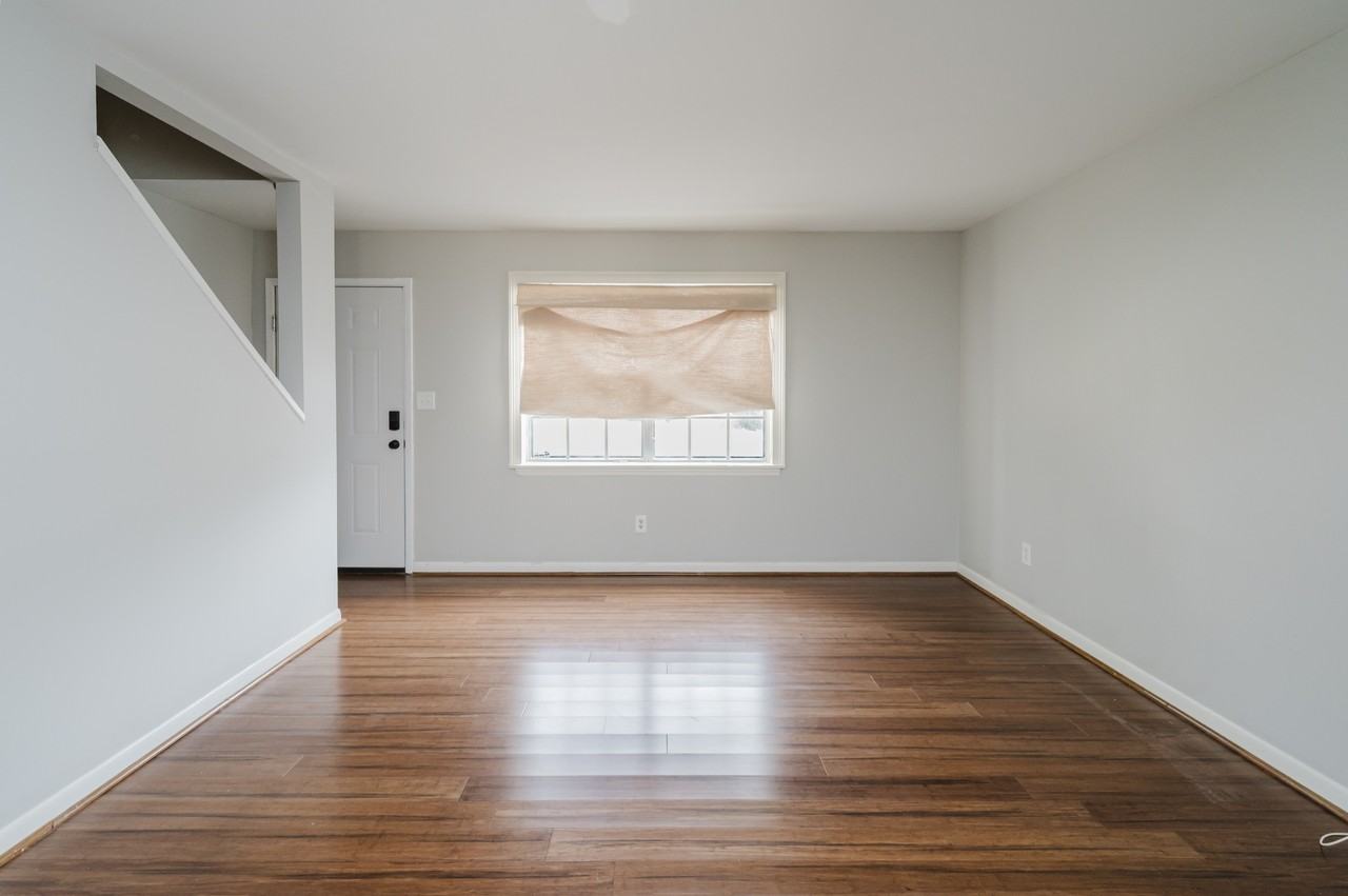 Southbury Circle #1 - Photo 6 of 33