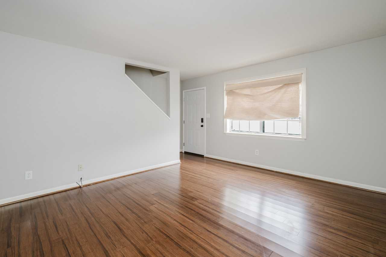 Southbury Circle #1 - Photo 7 of 33