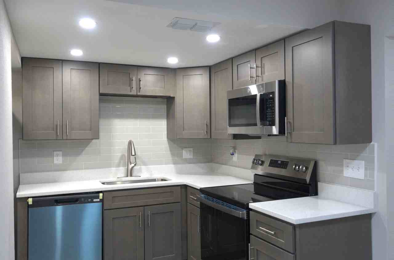 810 W Anderson St #1 - Photo 5 of 15