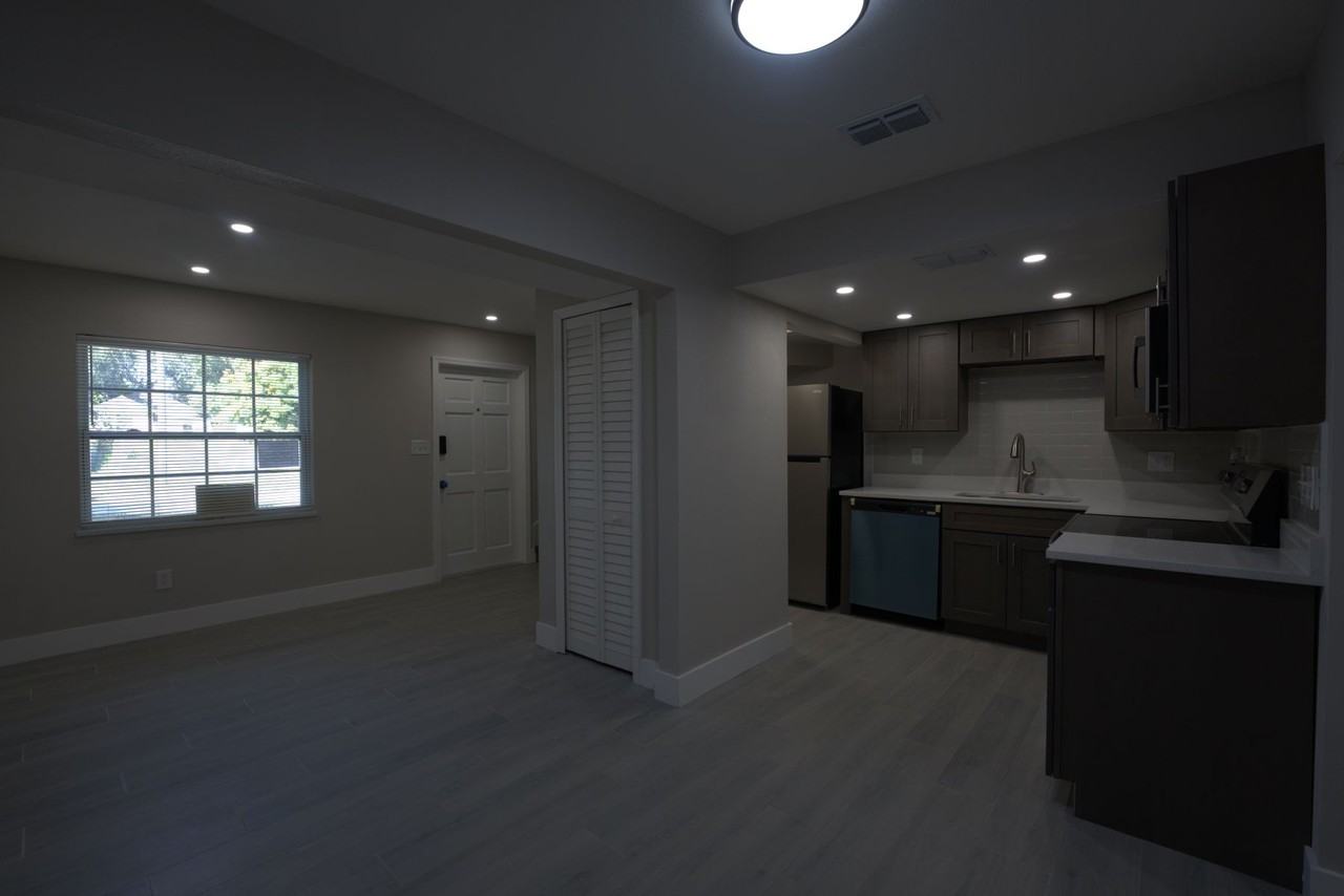 810 W Anderson St #1 - Photo 6 of 15