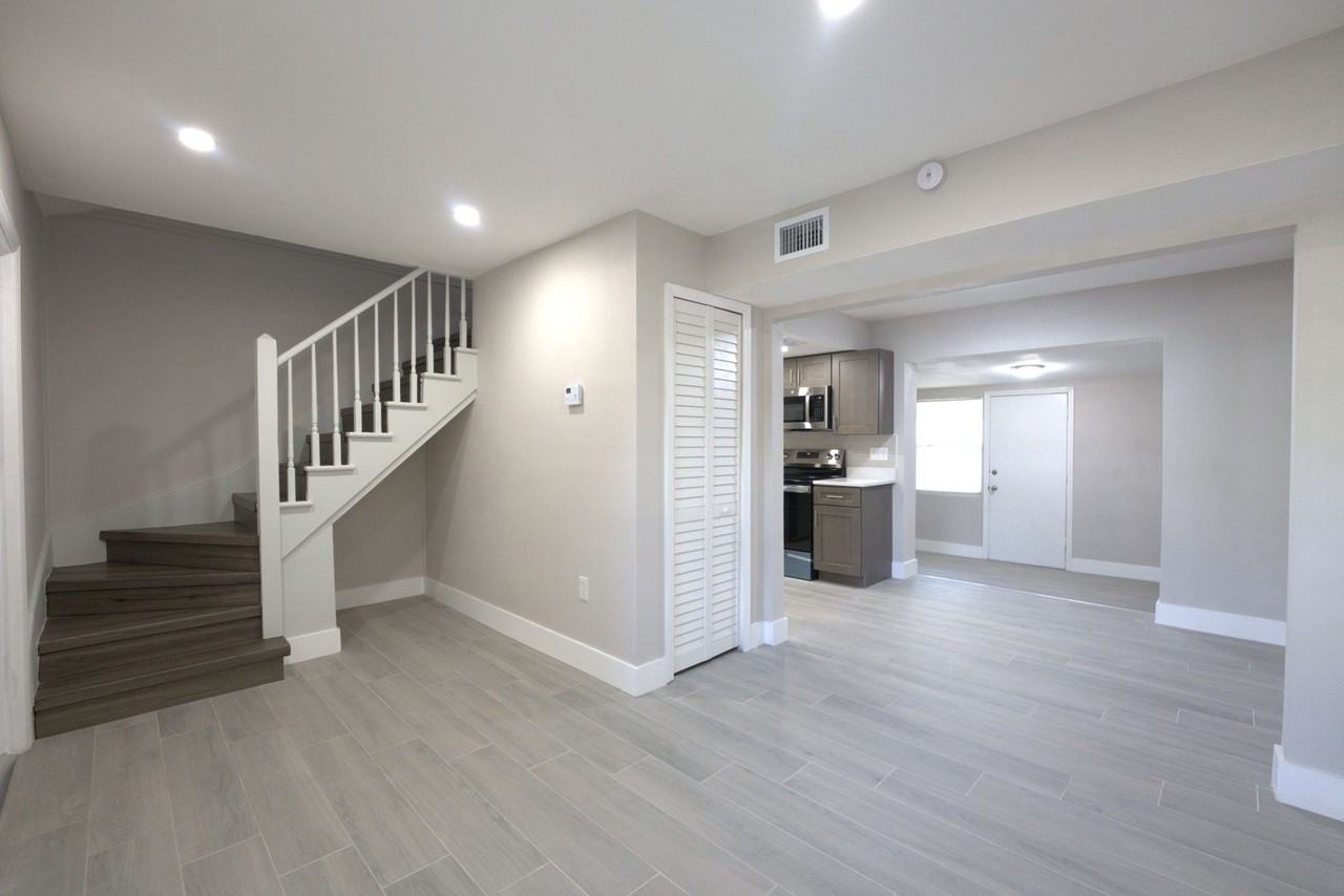 810 W Anderson St #1 - Photo 7 of 15