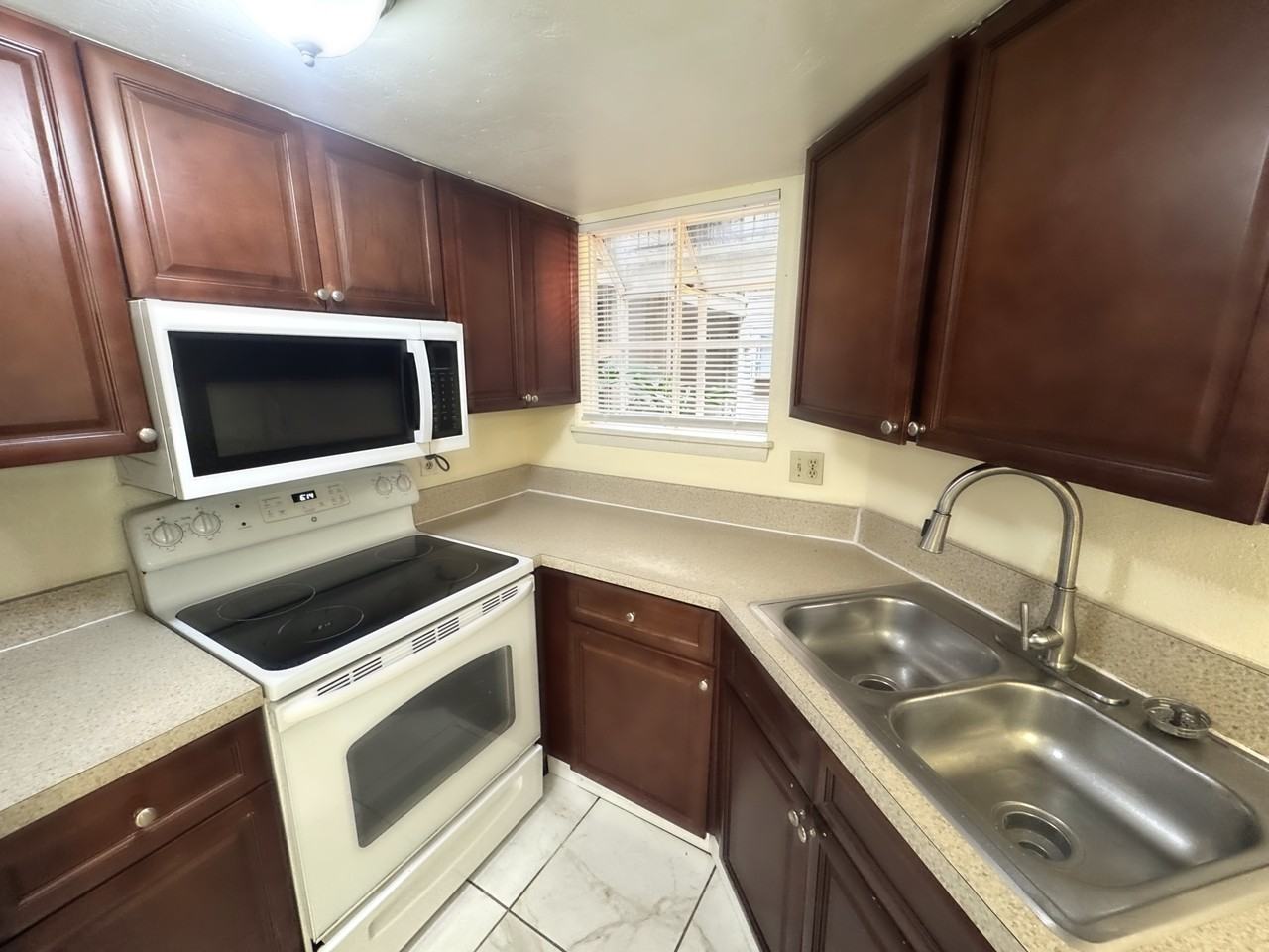 1932 Lake Atrium Circle #67 - Photo 2 of 25