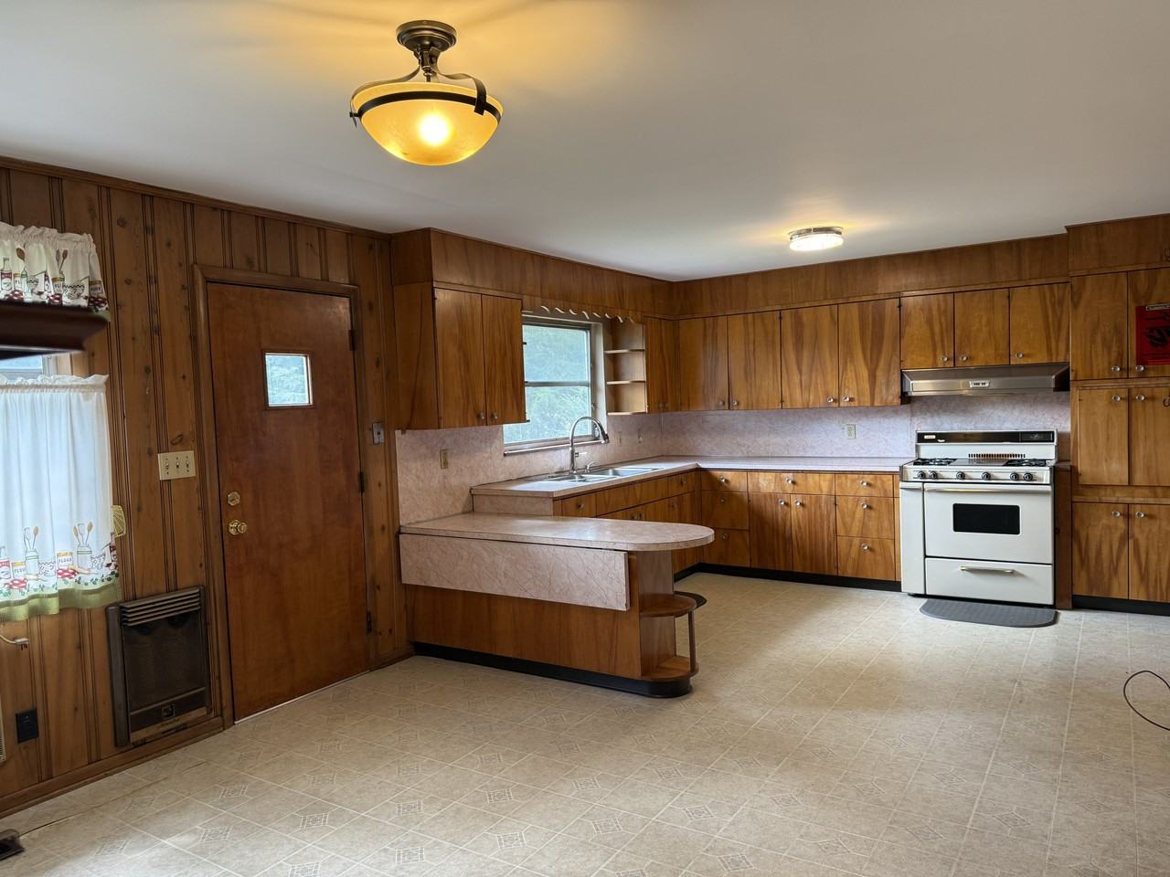 307 Iroquois Dr #1 - Photo 3 of 13