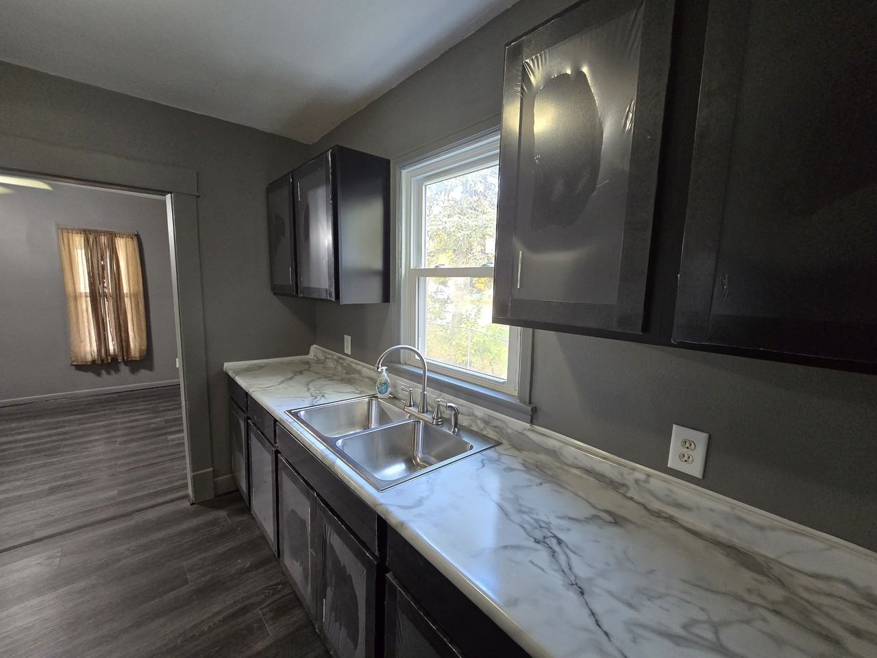 709 Kern St #1 - Photo 5 of 32