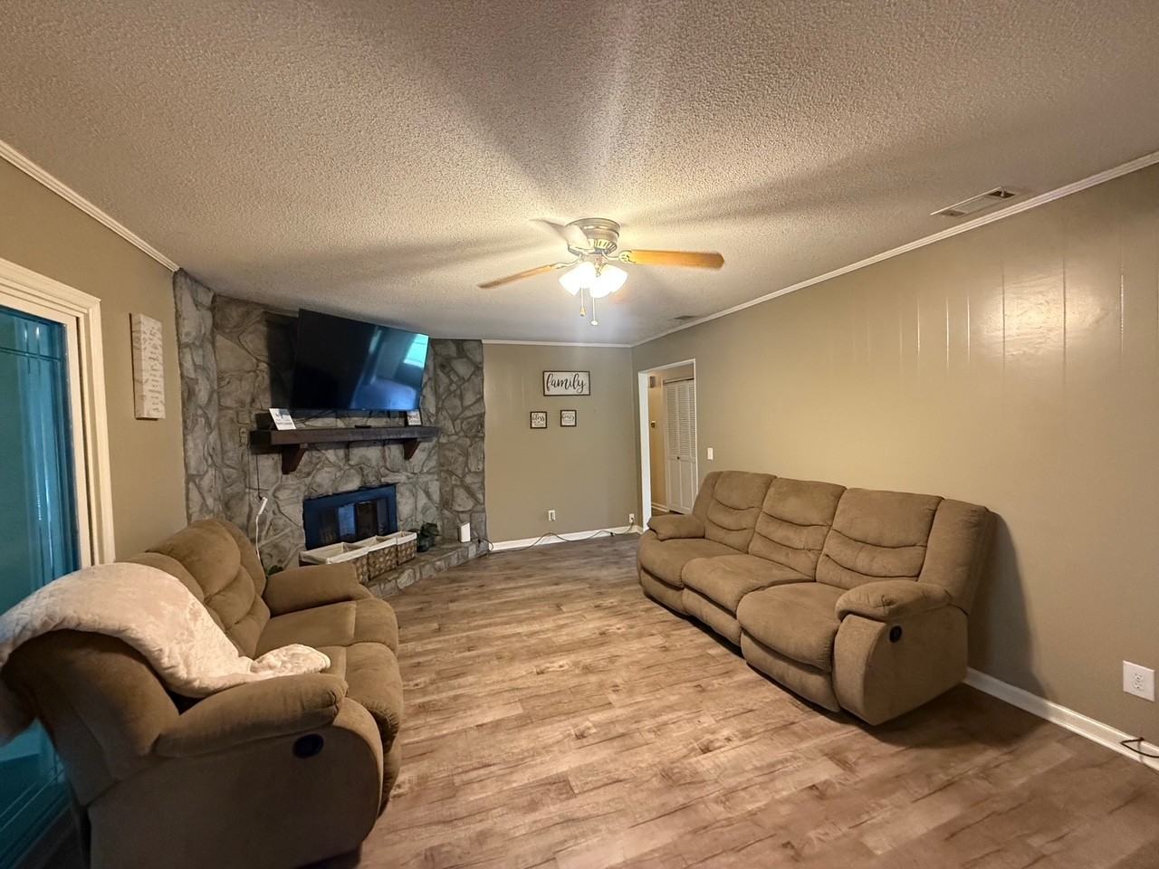 619 P050 619 Olmstead Drive #1 - Photo 4 of 13