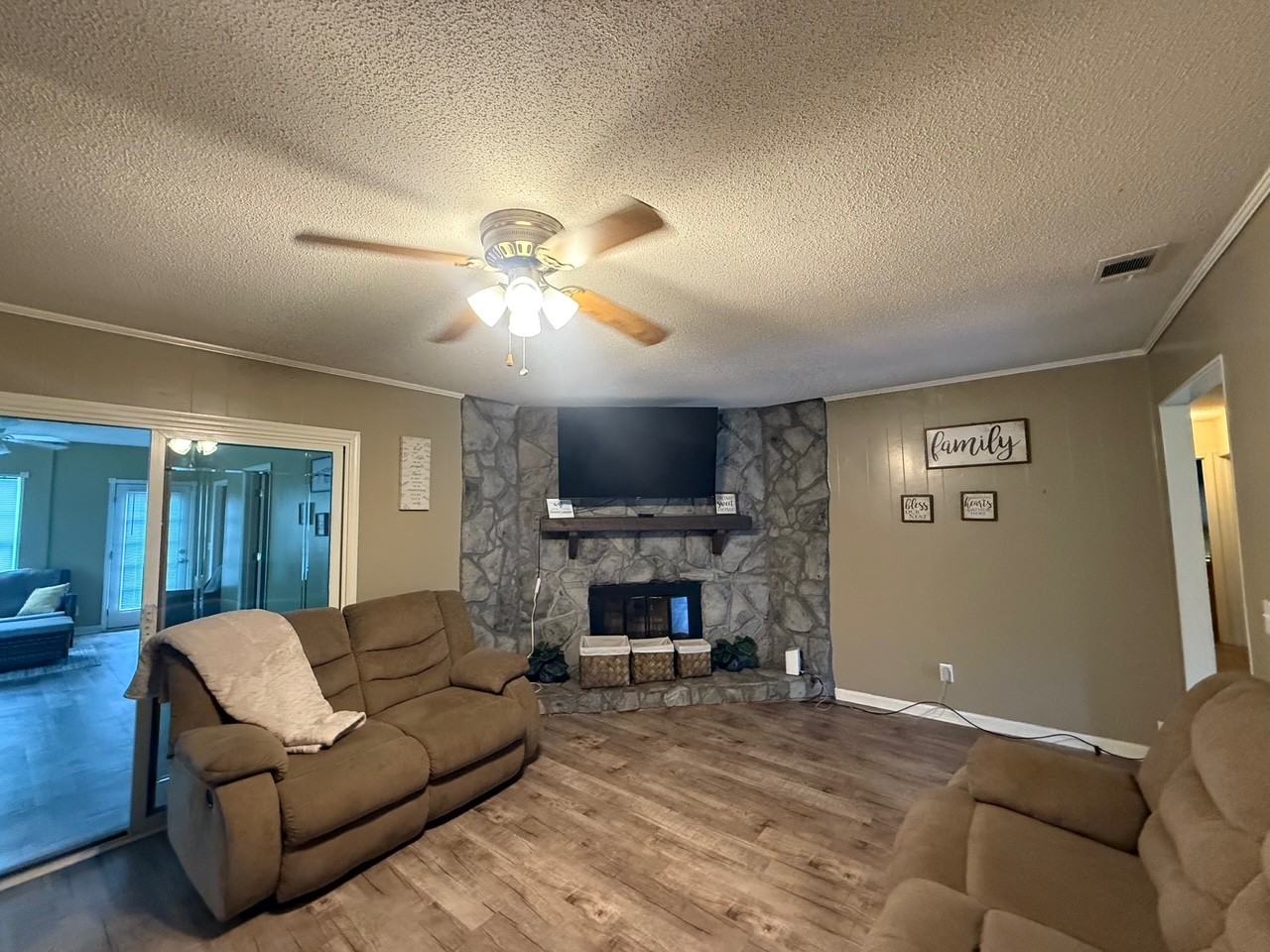 619 P050 619 Olmstead Drive #1 - Photo 5 of 13