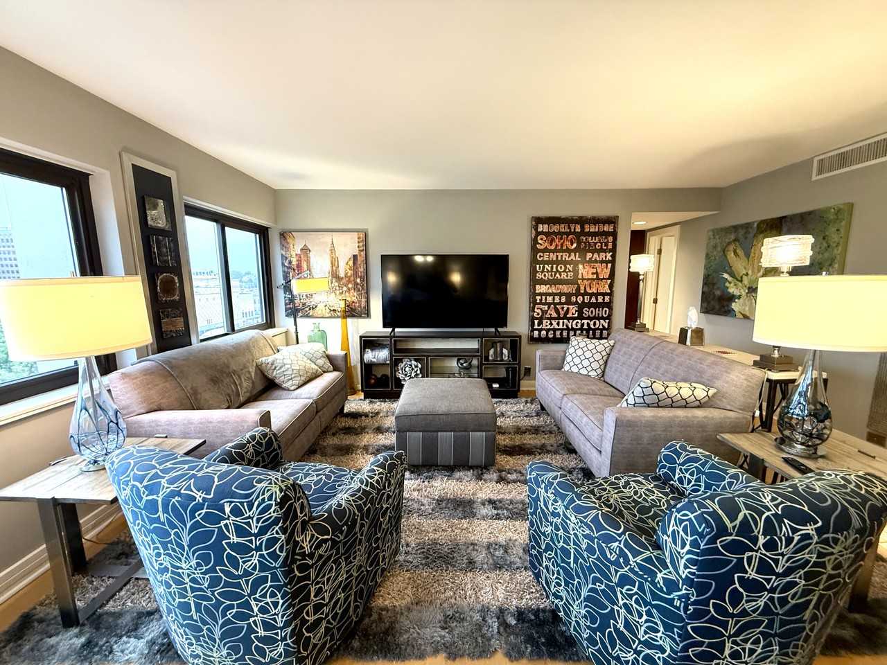 803 W 48th St #1003 - Photo 2 of 15